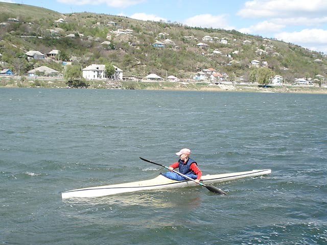 Молодой представитель гребли на байдарках в городе Рыбница Молодой представитель гребли на байдарках в городе Рыбница